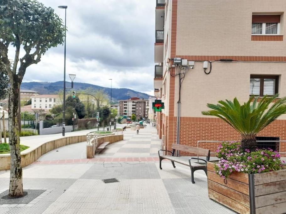 Calida Estancia Descubre La Ciudad บิลเบา ภายนอก รูปภาพ